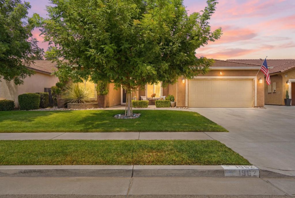 Image 1 of property listing at 1962 Iacovetti, Tulare, CA 93274