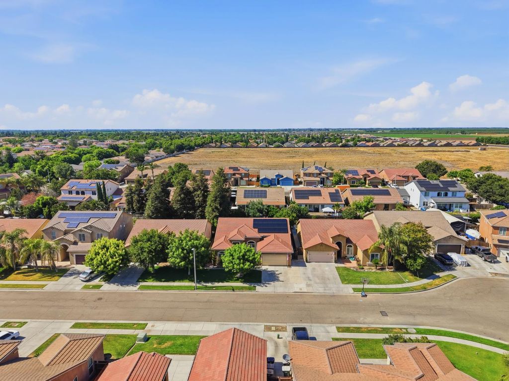 Image 10 of property listing at 1962 Iacovetti, Tulare, CA 93274