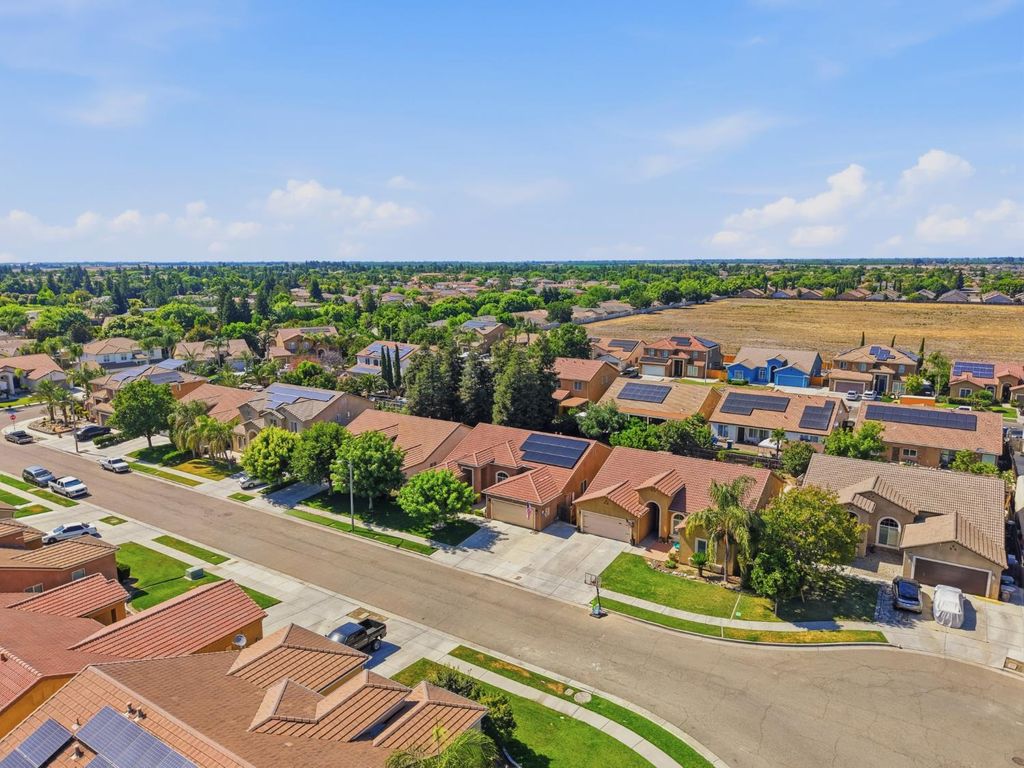 Image 11 of property listing at 1962 Iacovetti, Tulare, CA 93274