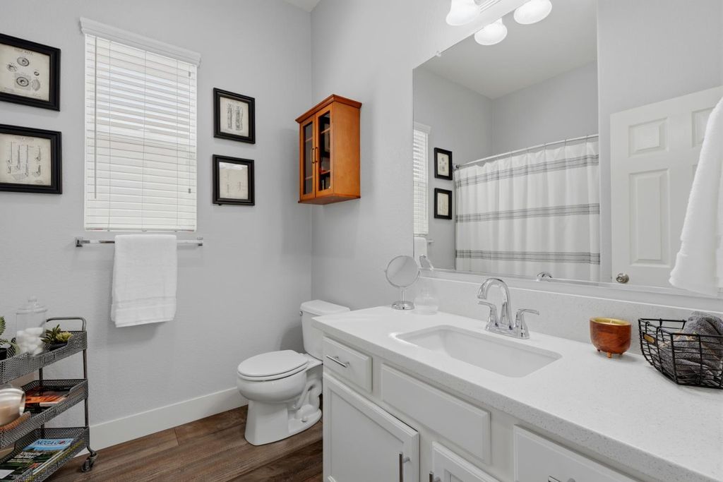 Image 17 of property listing at 1962 Iacovetti, Tulare, CA 93274