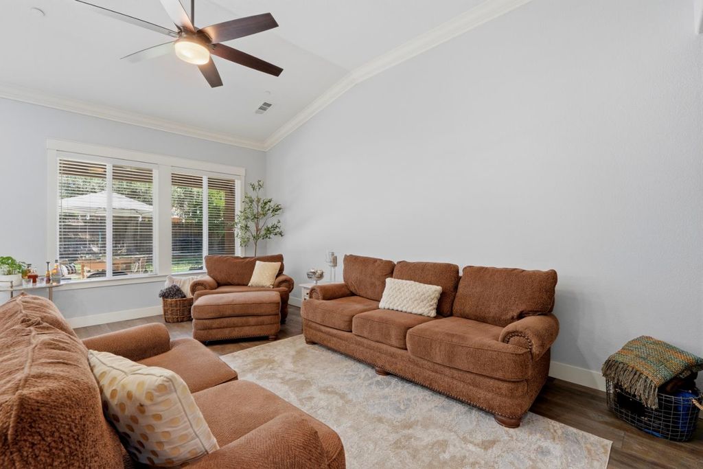 Image 24 of property listing at 1962 Iacovetti, Tulare, CA 93274