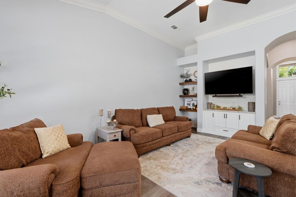 Image 25 of property listing at 1962 Iacovetti, Tulare, CA 93274