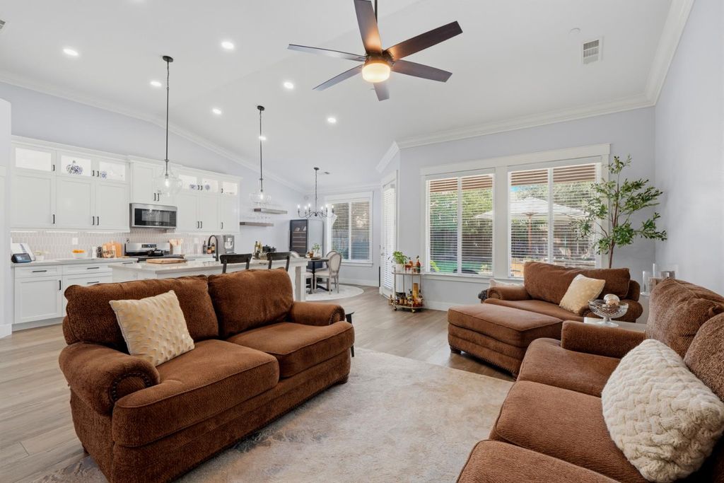 Image 26 of property listing at 1962 Iacovetti, Tulare, CA 93274