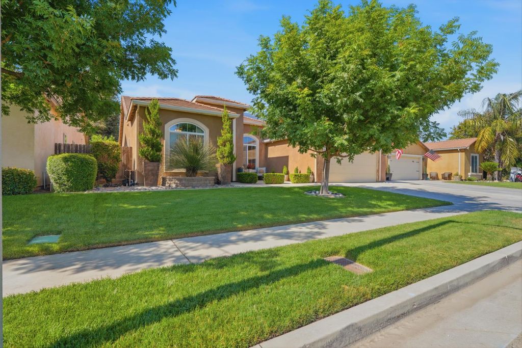 Image 3 of property listing at 1962 Iacovetti, Tulare, CA 93274