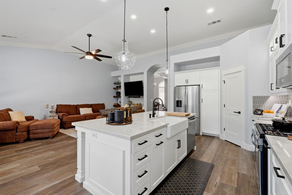 Image 31 of property listing at 1962 Iacovetti, Tulare, CA 93274