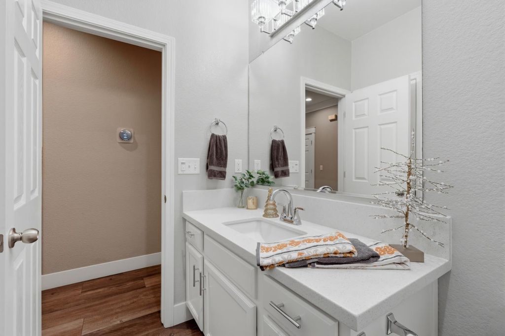 Image 38 of property listing at 1962 Iacovetti, Tulare, CA 93274