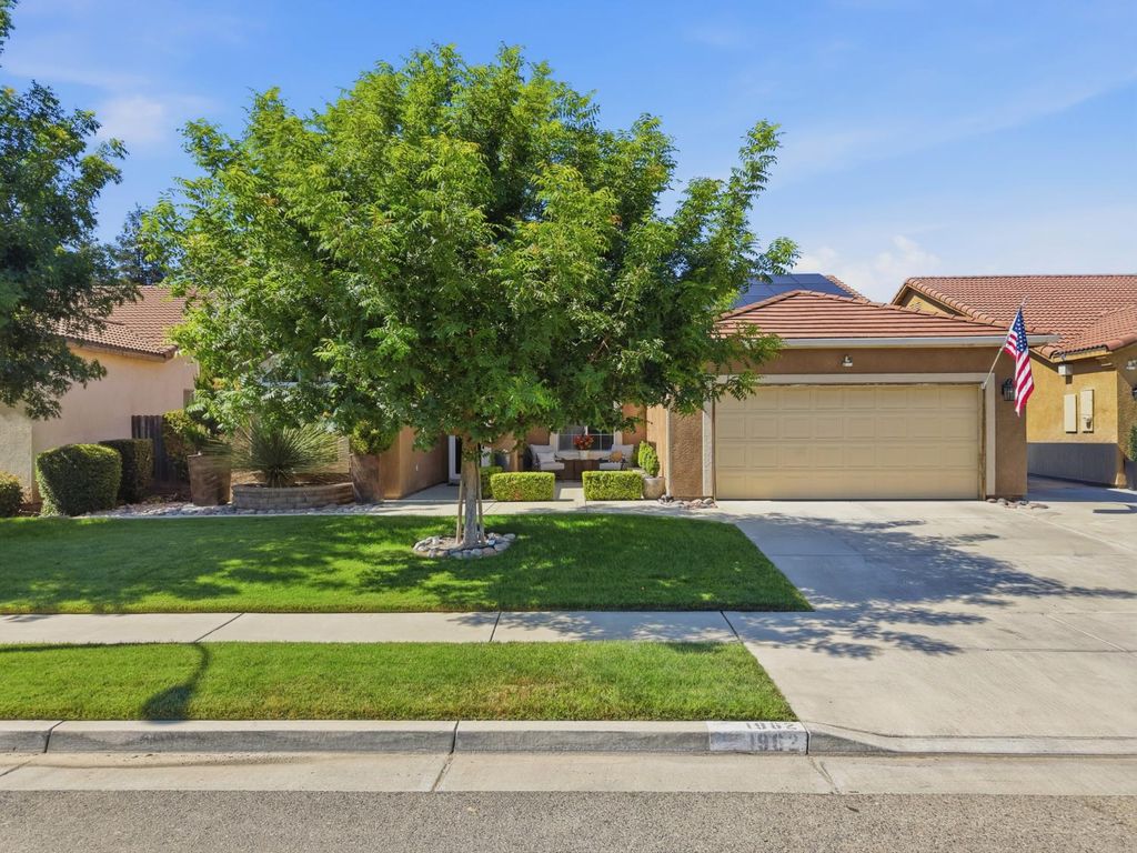 Image 5 of property listing at 1962 Iacovetti, Tulare, CA 93274