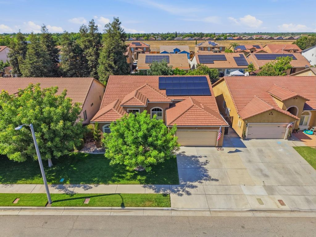 Image 7 of property listing at 1962 Iacovetti, Tulare, CA 93274