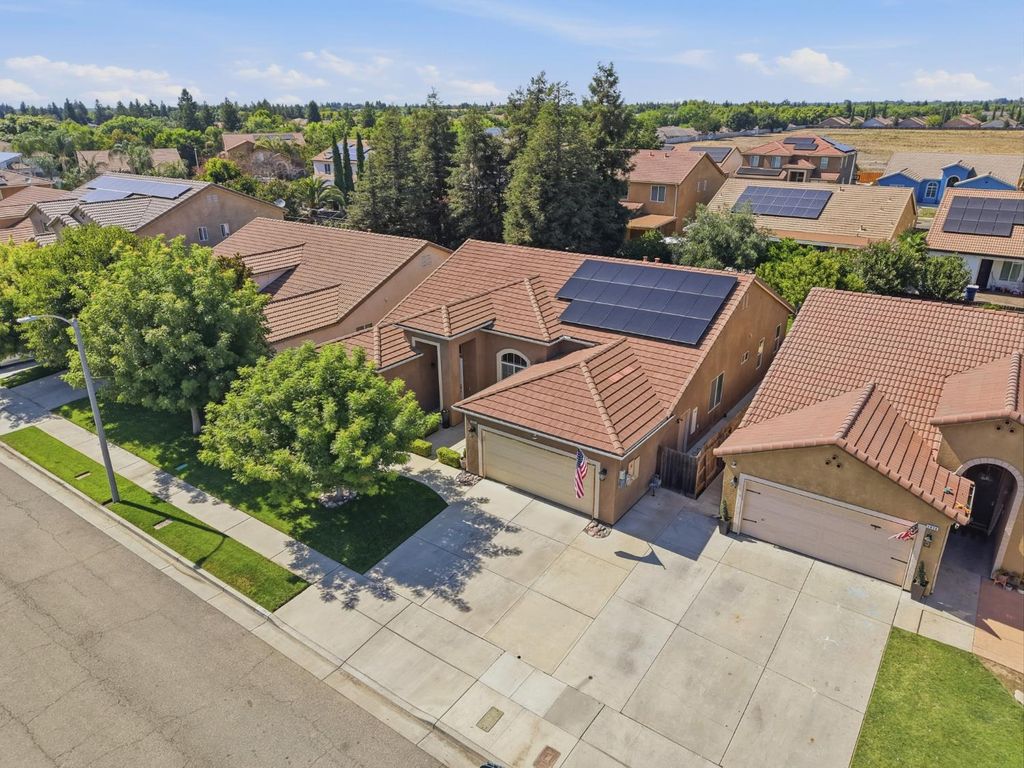 Image 8 of property listing at 1962 Iacovetti, Tulare, CA 93274