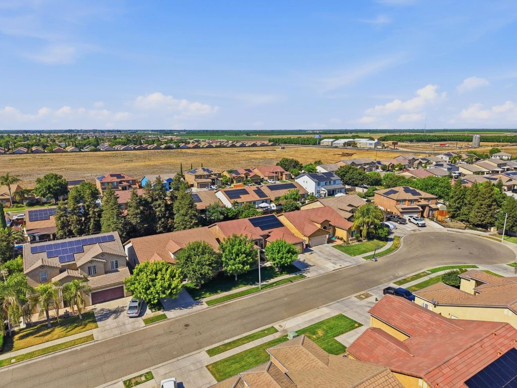 Image 9 of property listing at 1962 Iacovetti, Tulare, CA 93274