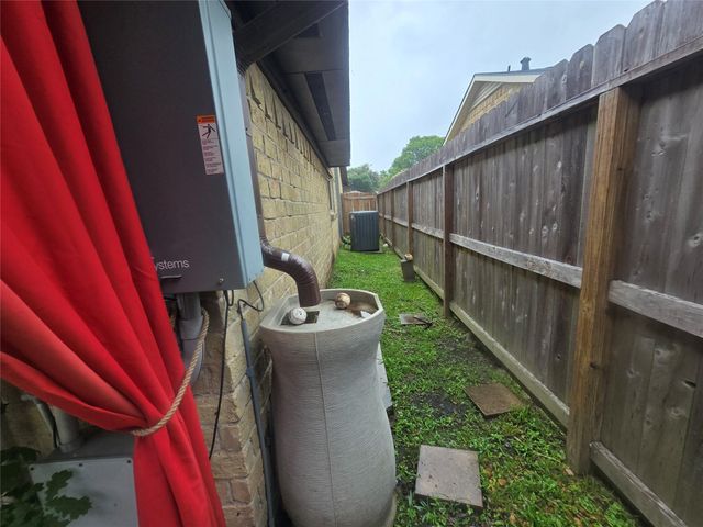 9802 Sagepike Drive, Houston, TX 77089