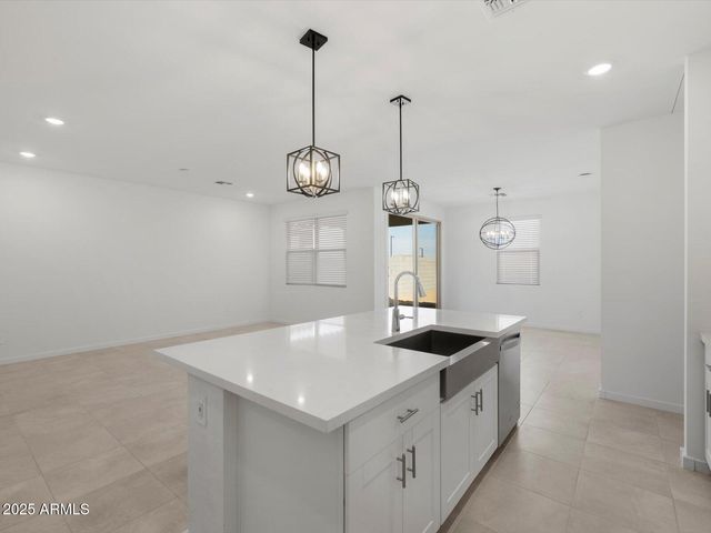 15921 W COTTONTAIL Lane, Surprise, AZ 85387