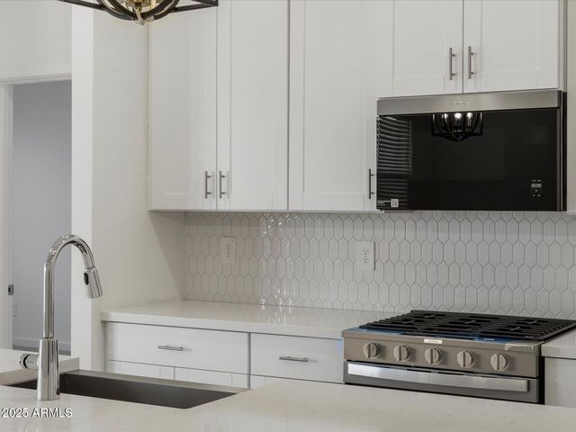 15921 W COTTONTAIL Lane, Surprise, AZ 85387