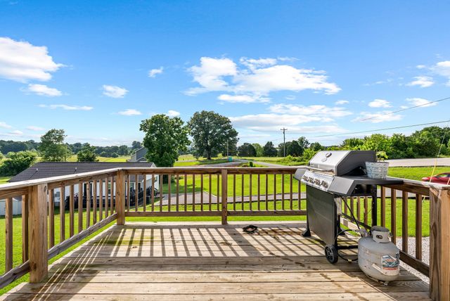1310 Ray Broyles Rd, Sparta, TN 38583