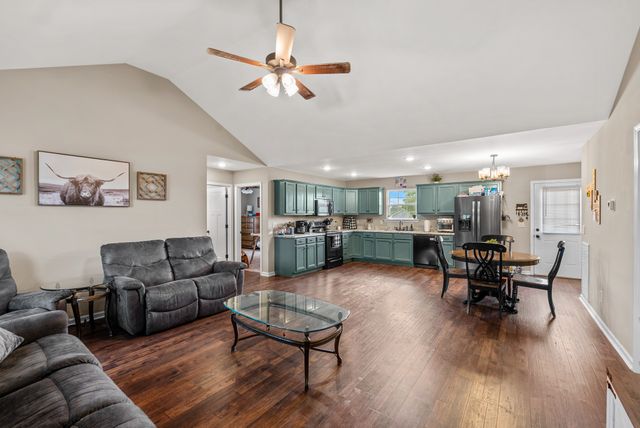 1310 Ray Broyles Rd, Sparta, TN 38583