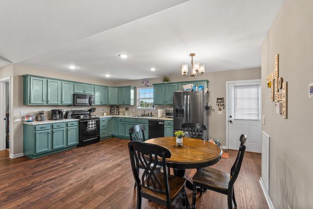 1310 Ray Broyles Rd, Sparta, TN 38583