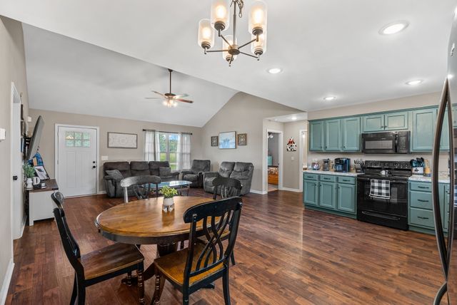 1310 Ray Broyles Rd, Sparta, TN 38583