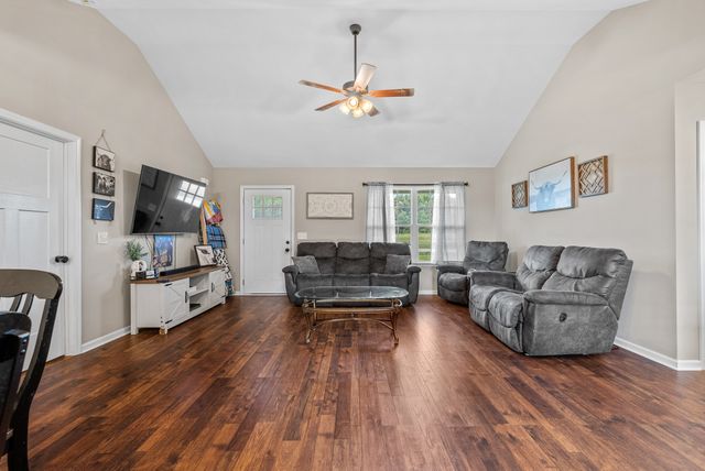 1310 Ray Broyles Rd, Sparta, TN 38583