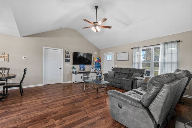 1310 Ray Broyles Rd, Sparta, TN 38583