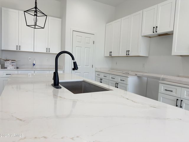1819 S COCONINO Drive S, Apache Junction, AZ 85120