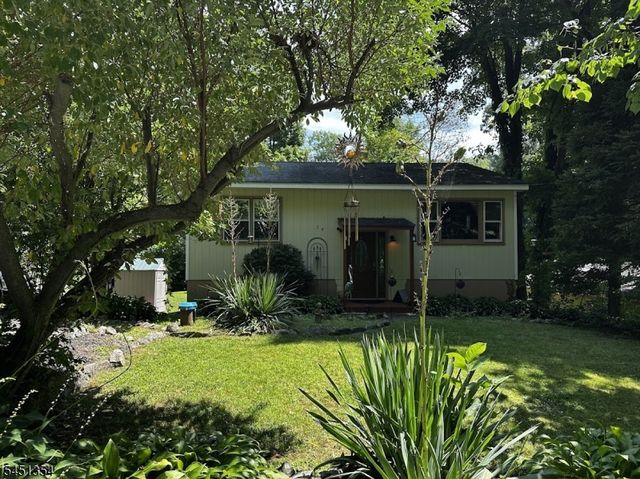 24 W Shore Dr, Vernon Twp., NJ 07462