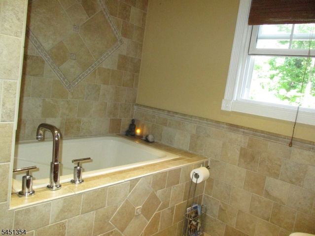 24 W Shore Dr, Vernon Twp., NJ 07462