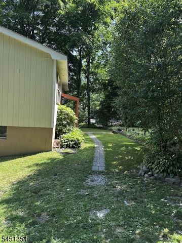 24 W Shore Dr, Vernon Twp., NJ 07462