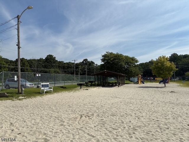 24 W Shore Dr, Vernon Twp., NJ 07462