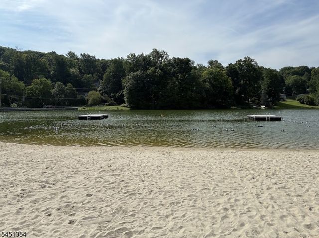 24 W Shore Dr, Vernon Twp., NJ 07462