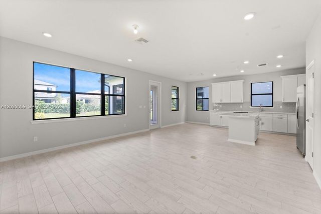 4492 Tacoma Park Dr, Oakland Park, FL 33309
