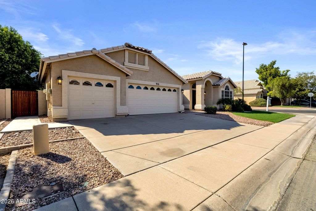 910 S PARADISE Drive, Gilbert, AZ 85233 — photo 3