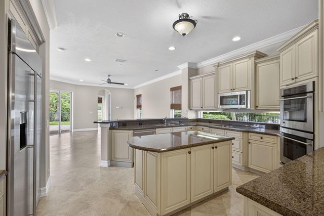 625 Glenfield Way, Royal Palm Beach, FL 33411