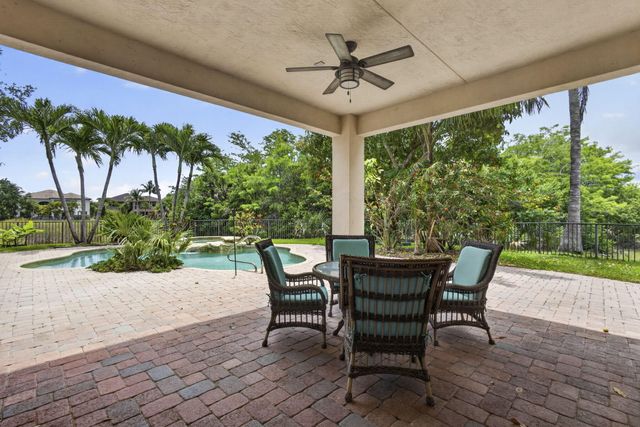 625 Glenfield Way, Royal Palm Beach, FL 33411