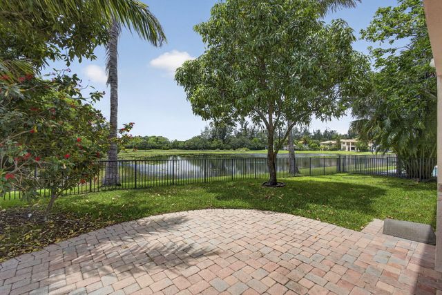 625 Glenfield Way, Royal Palm Beach, FL 33411