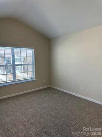 6049 Guildford Hill Lane E, Charlotte, NC 28215