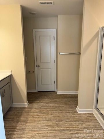 6049 Guildford Hill Lane E, Charlotte, NC 28215