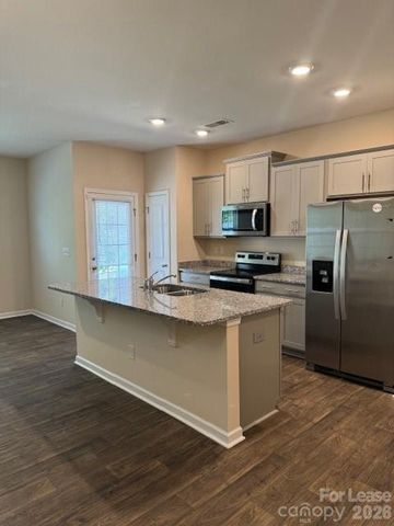 6049 Guildford Hill Lane E, Charlotte, NC 28215