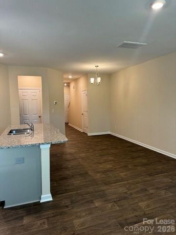 6049 Guildford Hill Lane E, Charlotte, NC 28215