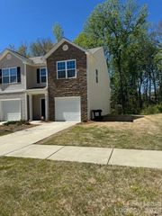 6049 Guildford Hill Lane E, Charlotte, NC 28215