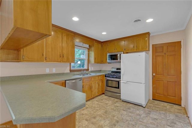 188 Devon PL, Newport News, VA 23606