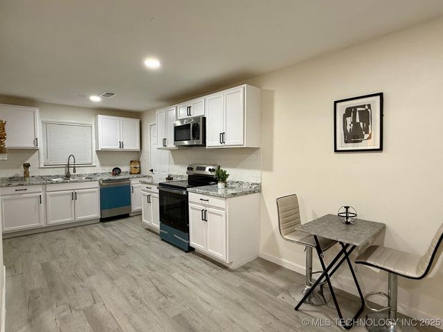 3178 N Hartford Place, Tulsa, OK 74106