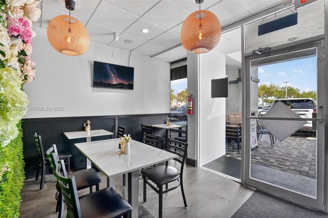 Restaurant For Sale In The Heart Of Kendall, Miami, FL 33186