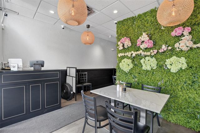 Restaurant For Sale In The Heart Of Kendall, Miami, FL 33186