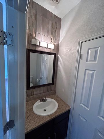 5708 Spring Meadow RD B, Austin, TX 78744