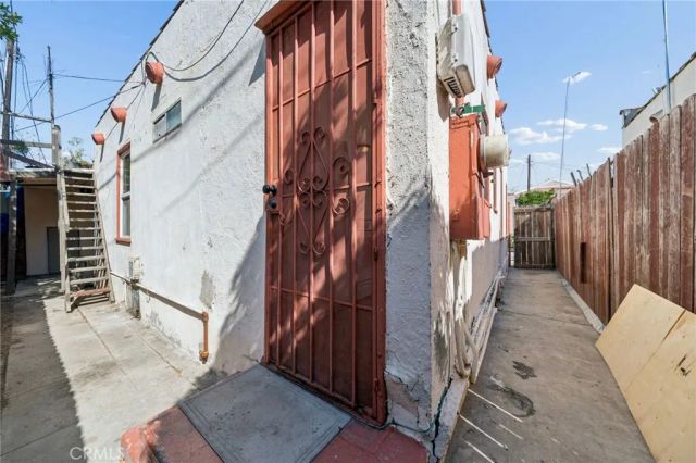 1174 E 9th Street, Long Beach, CA 90813