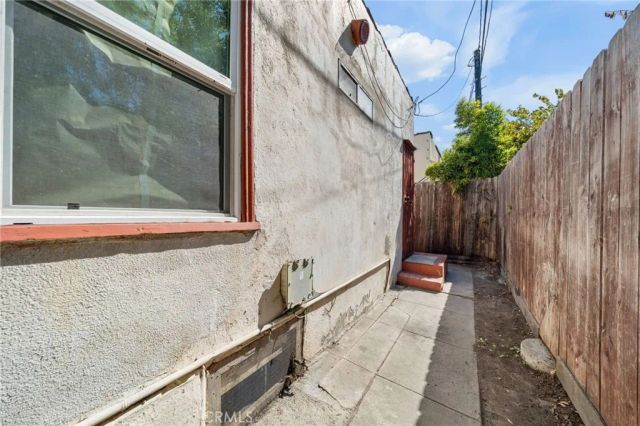 1174 E 9th Street, Long Beach, CA 90813