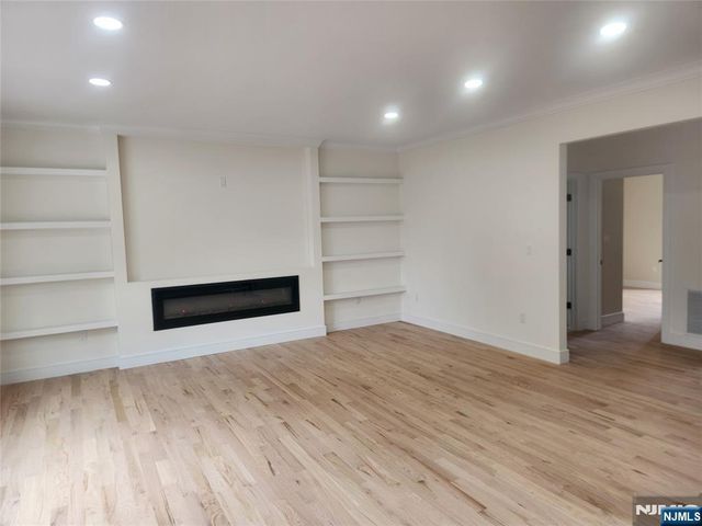316 Hayes Drive, Saddle Brook, NJ 07663
