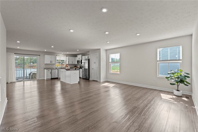 3700 Strawboard Avenue, Norton, OH 44203