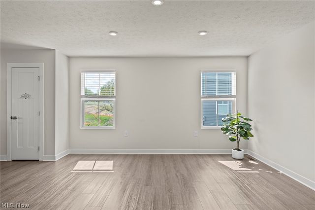 3700 Strawboard Avenue, Norton, OH 44203