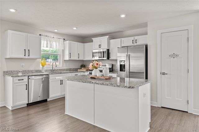 3700 Strawboard Avenue, Norton, OH 44203